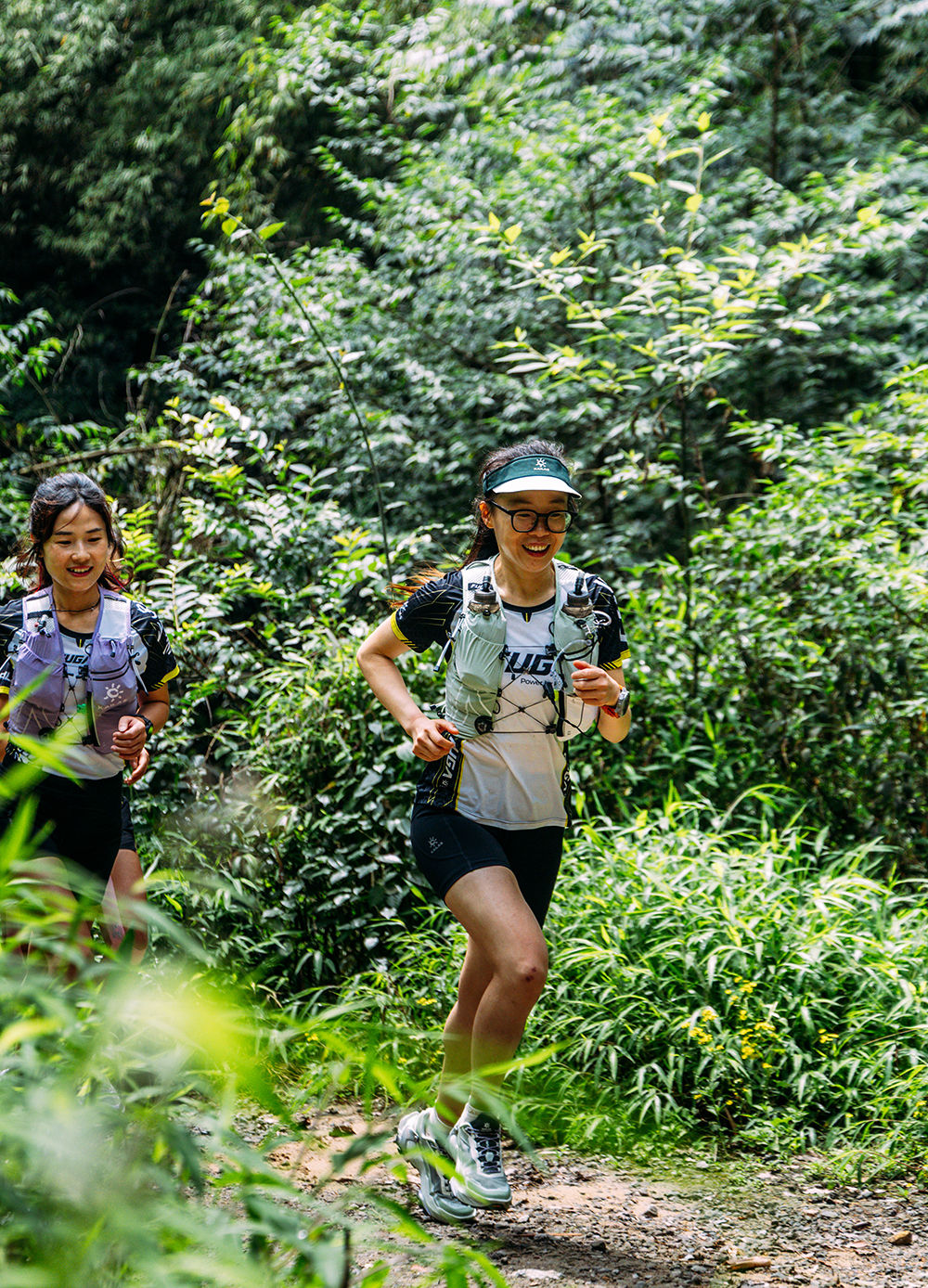 蒋汶利带领跑山爱好者拉练