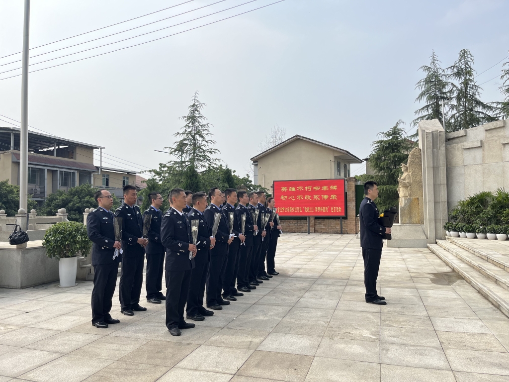 重庆警方“清明祭英烈”活动走进杨雪峰学习教育基地。警方供图