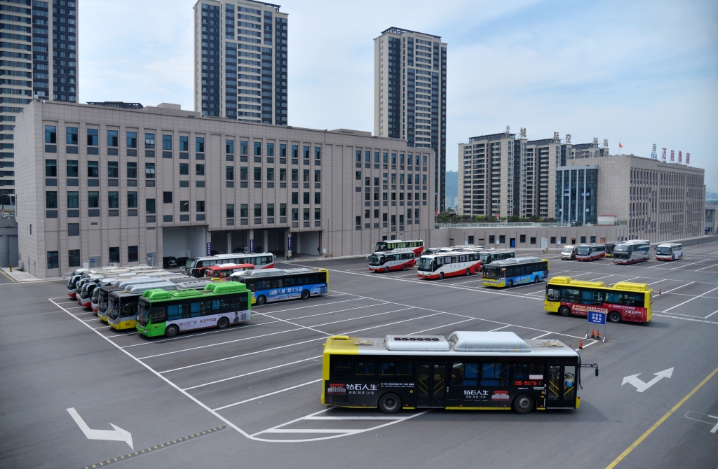 4万州交通枢纽汽车站车来车往。通讯员 付作侨 摄