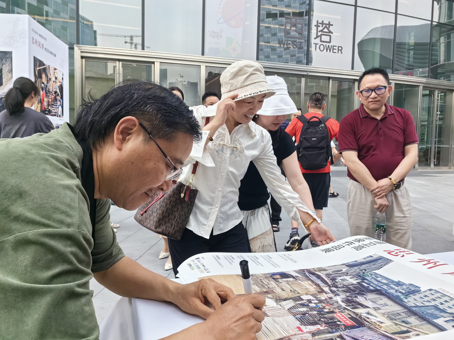 《忠州风华》谭卫高影像作品展在深圳开展 (12).jpg