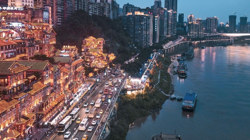 新华社看重庆｜灯火浮山水，夜色映重庆——山城越夜越美丽