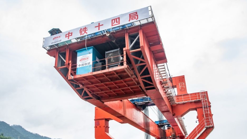 新华社看重庆｜西渝高铁重庆段开始架梁施工