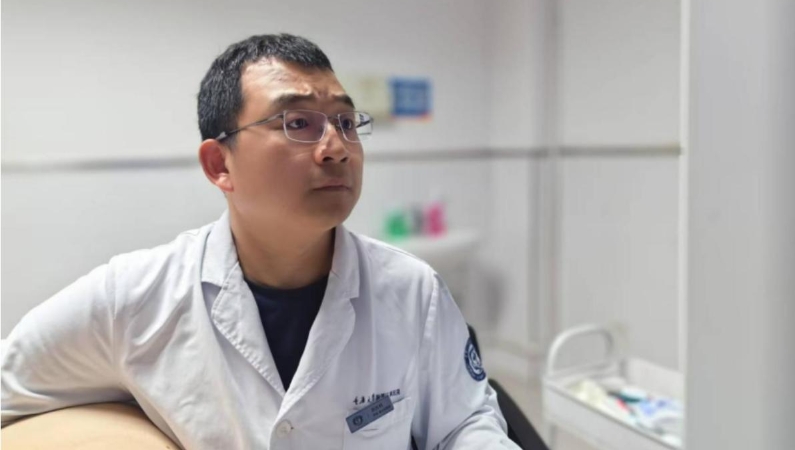 新华社看重庆｜江津区“自强模范”刘兴钊：拐杖撑起医者仁心 超声探微守护生命