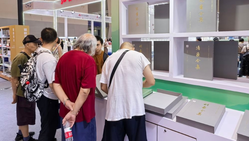 新华社看重庆｜数字赋能 全民共享——第33届书博会见闻