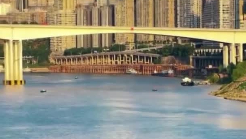 新华社看重庆｜市民在嘉陵江上享受夏日水上运动