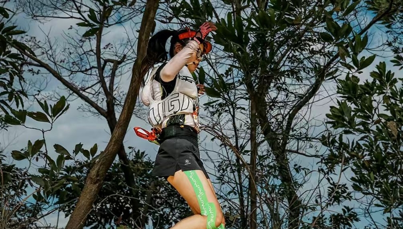 新华社看重庆｜半年五冠！“山城玫瑰”在越野赛道上的中年逆袭