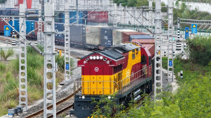 新华社看重庆｜繁荣通道经济见证中国西部加速迈向开放高地