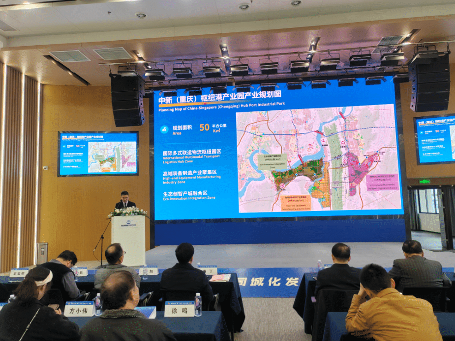 重庆市江津区招商投资促进局机关党支部书记进行招商推介。江津区招商投资促进局供图