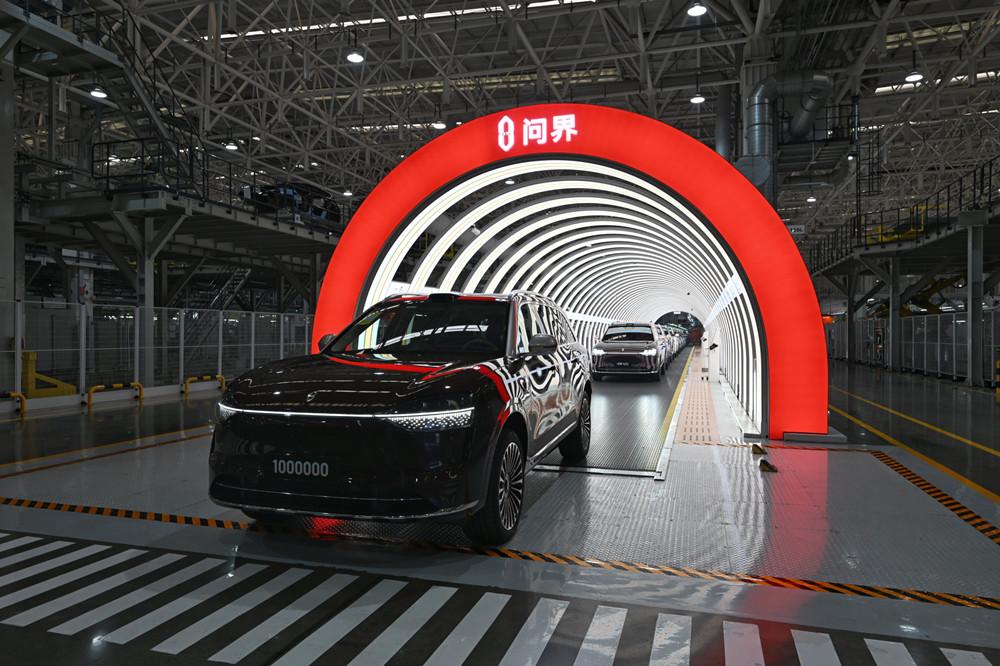 2026年1月13日，在位于重庆市两江新区的赛力斯超级工厂，第100万辆问界新能源汽车下线。王加喜 摄