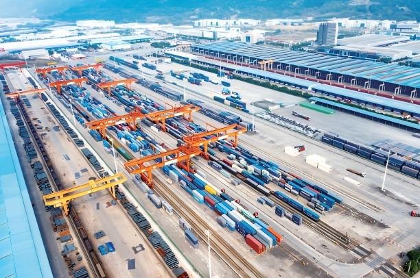 重庆市沙坪坝区团结村中心站。当代党员杂志社记者 李云霄 摄