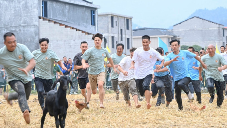 重庆酉阳：趣味运动会 欢乐庆丰收